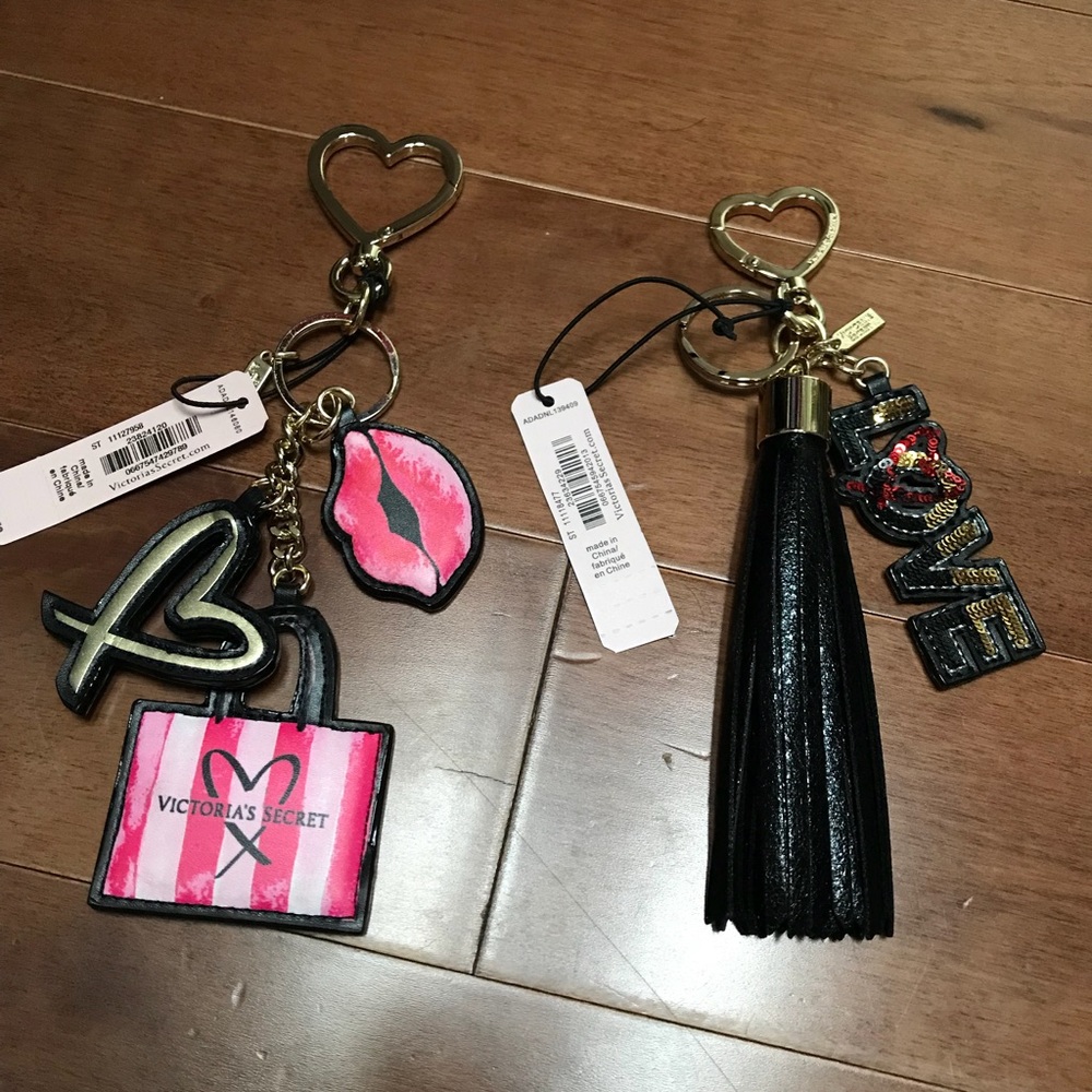 FREE with a Victoria’s Secret Tote 💼 purchase